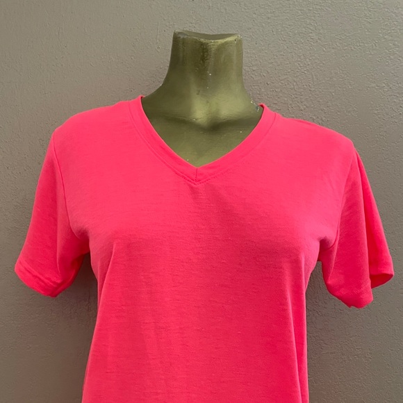 NEON Dayglo Flourescent PINK V-Neck TEE SHIRT Size Small - Picture 3 of 9